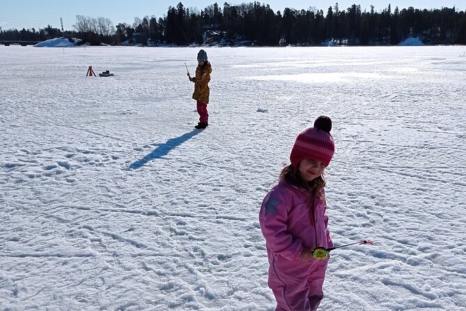 Ice fishing experience with Backpacker Helsinki Tour - A catch is a bonus, not the whole day
