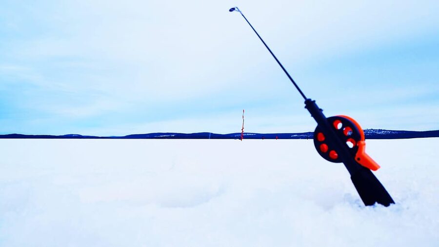 Ice fishing program in Lapland - Photos and the human touch