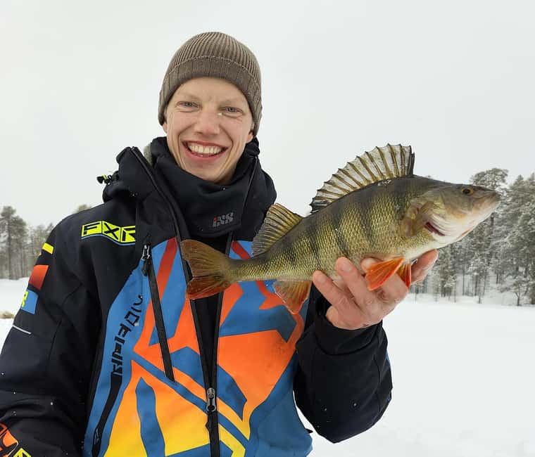 Inari: 2 hour Ice Fishing at Lake Inari - Learning the basics of ice fishing