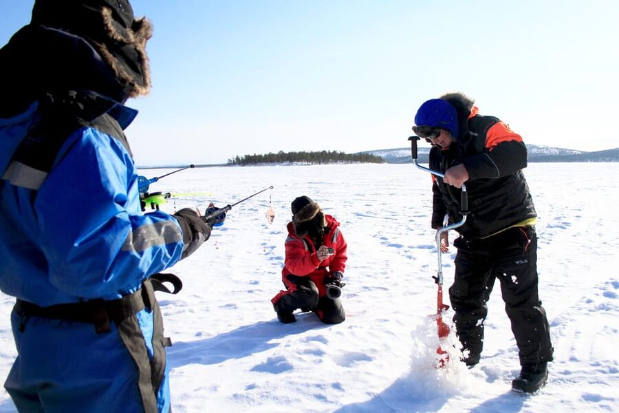 Ivalo: Ice Fishing Tour to Lake Inari, Reindeers & Lunch - Lunch inside a warm Lappish teepee