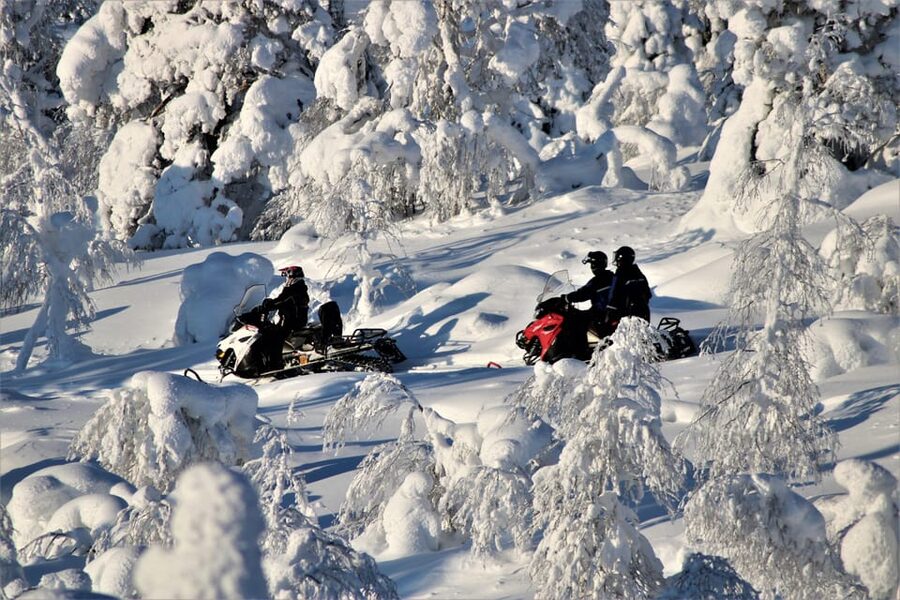 King of Ylläs: Snowmobiling to the Hill - Key points to know before you book