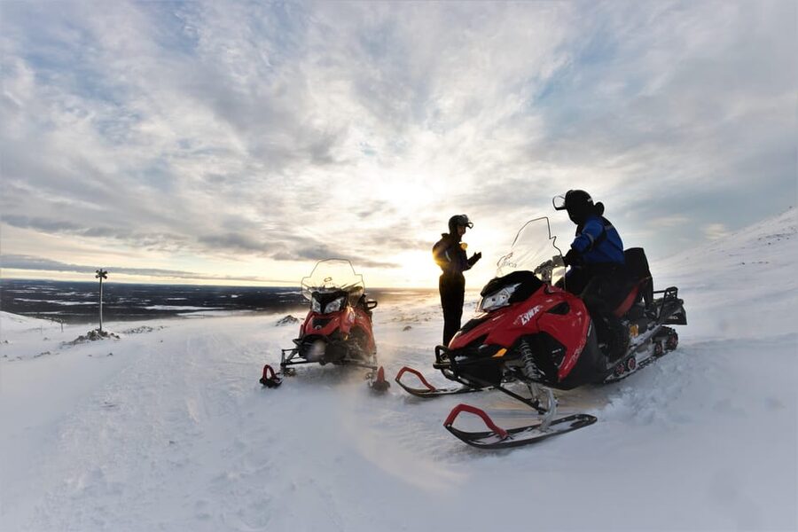 King of Ylläs: Snowmobiling to the Hill - What the cold feels like after an hour