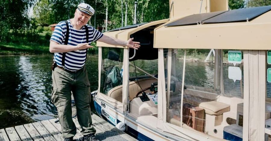 Lake Saimaa story cruise by Ecoboat in Puumala - Coffee, tea, and an accordion break