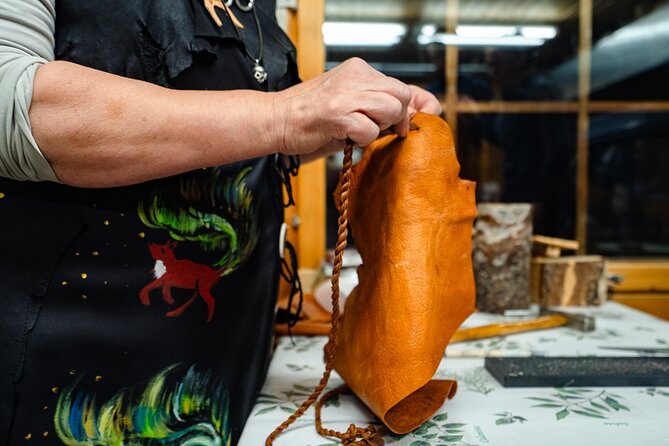 Lappish workshop - Entering a traditional Lappish-style home