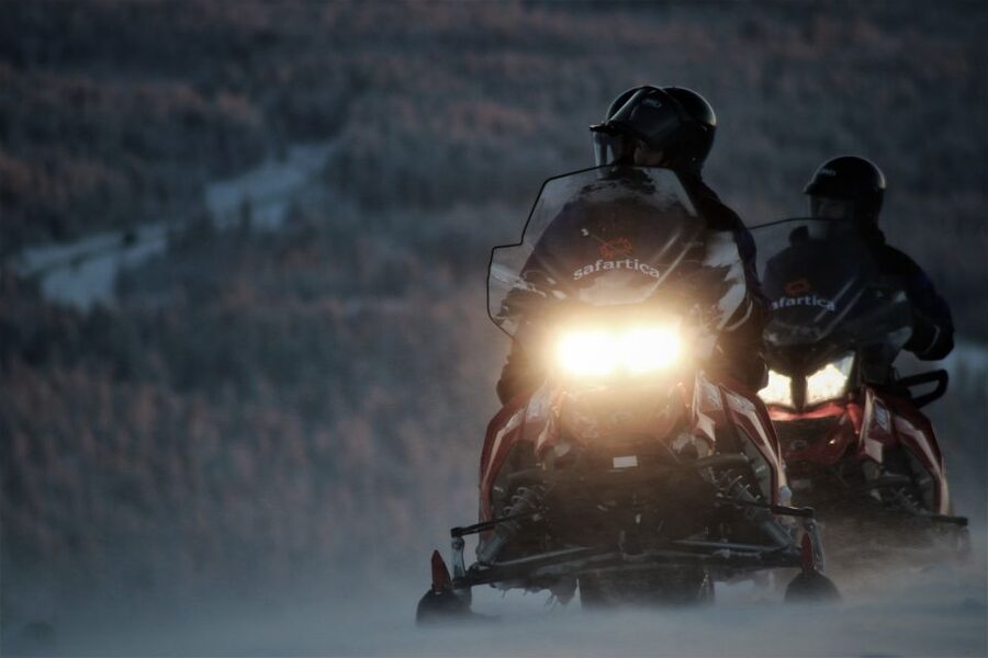 Levi: Evening Snowmobile Safari - Learning to handle a snowmobile