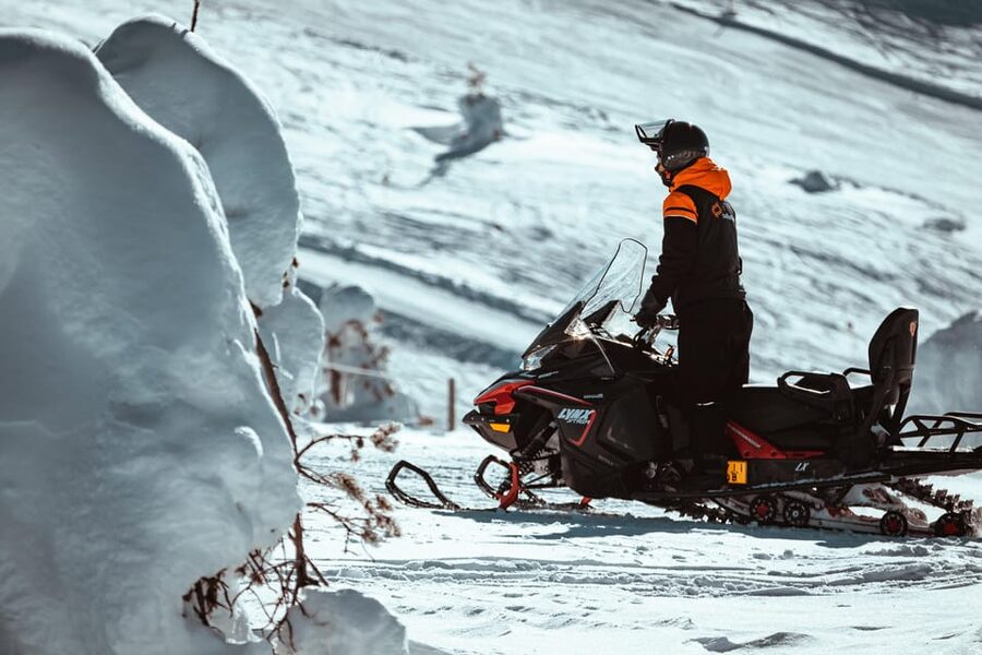 Levi: Full Day Snowmobile Safari to Wilderness - Learning to handle the snowmobile