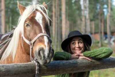 Horse and Husky Farm Visit with Juice and Cookies