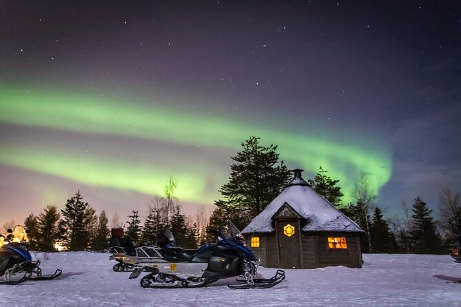 Levi Northern lights by snowmobile - Getting ready at the snowmobile park