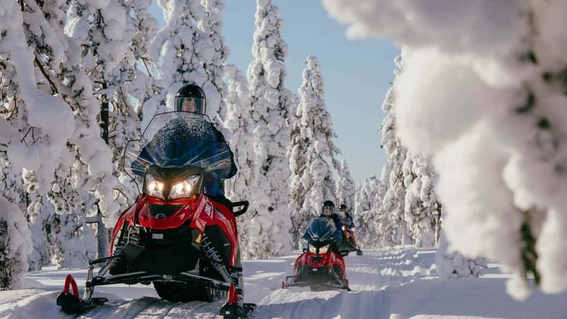 Levi: Snowmobile Safari to the Levi Nature - Getting dressed for Arctic riding
