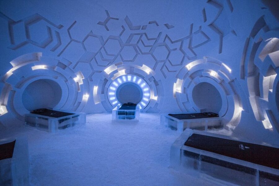 Levi: Snowmobile Tour to Snow Village - Riding 45 kilometers to Snow Village