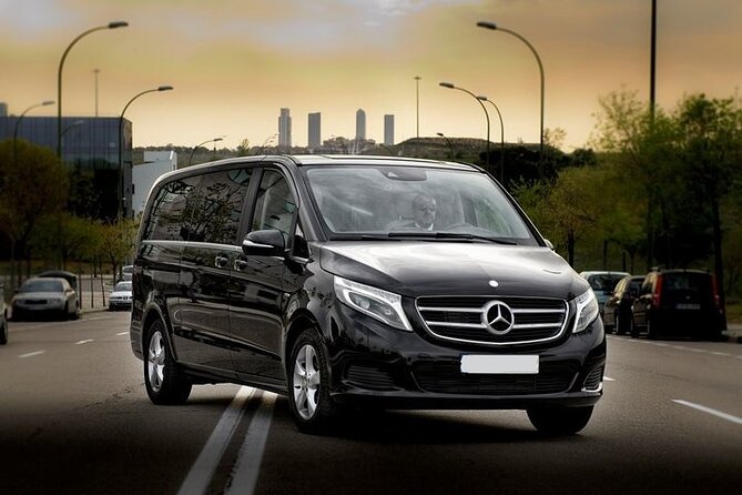 Minivan Departure Transfer Helsinki City to Helsinki Airport HEL - Why 24-hour service helps with Helsinki flights