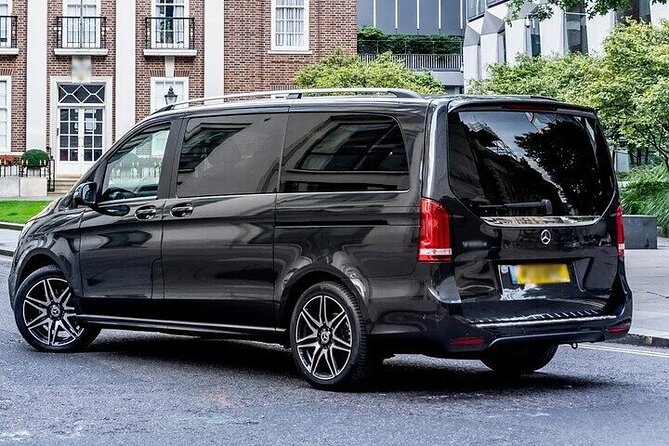 Minivan Departure Transfer Helsinki City to Helsinki Airport HEL - Who should book this Helsinki airport transfer?