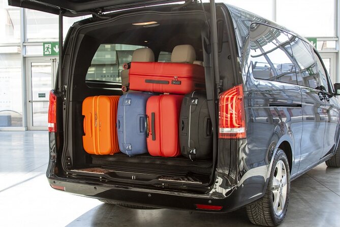 Minivan Departure Transfer Helsinki City to Helsinki Airport HEL - From the hotel hall to Helsinki Airport