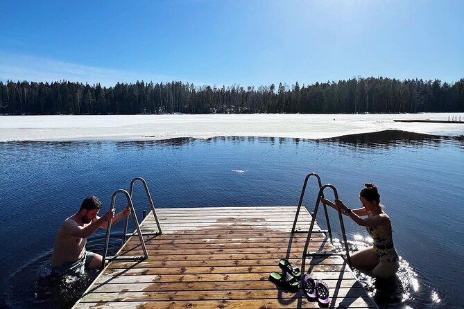 National Park Hike & Finnish Smoke Sauna Experience with Campfire Lunch - From Kiasma to the Forest in 30 Minutes