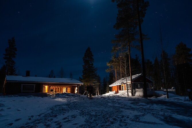 Northern Lights Hunting in Lappish old cottage - Why the guide can make or break the night