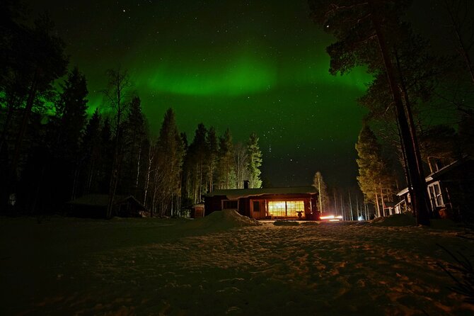 Northern Lights Hunting in Lappish old cottage - What happens at Tahtamankuja