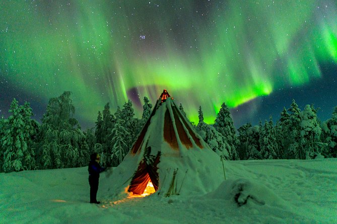 Northern Lights Photography Tour from Rovaniemi - Group size and the feel of the evening