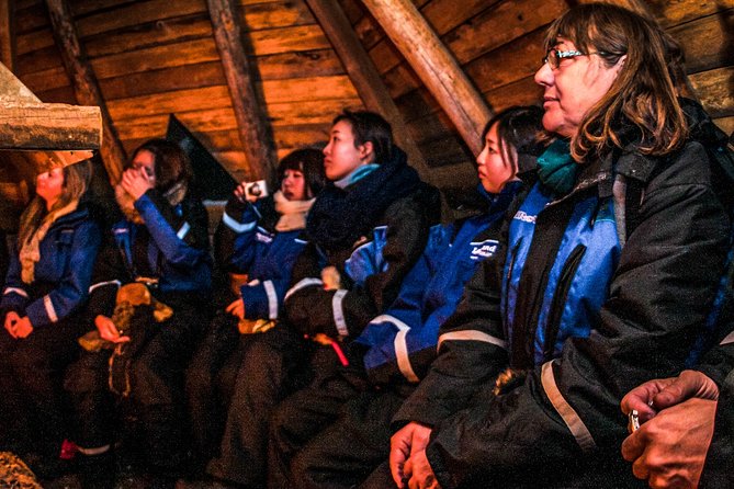 Private Aurora Tour (5 or more) by Aurora Experts - Rovaniemi - Waiting in the tepee beside the fire
