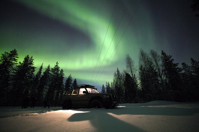 Private Group: Northern Lights Hunt 4x4 SUV with Aurora guarantee - Searching beyond Levi’s town lights