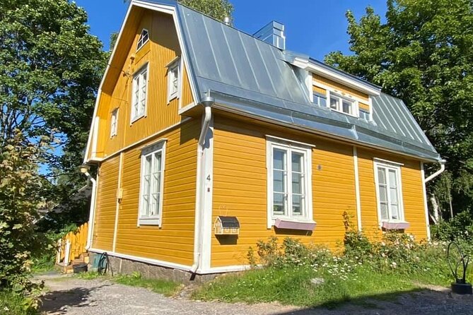 Private Helsinki Tour Highlights & Visit Porvoo City 1346 - Esplanadi Park and time for local shopping
