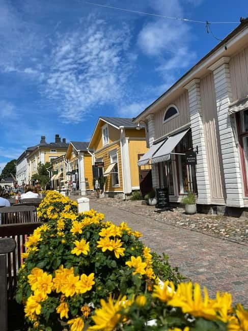 Private Medieval Porvoo by Car from Helsinki - Chocolate, crafts, and time to browse