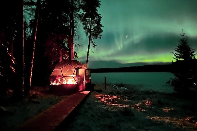 PRIVATE Northern Light Adventure by VIP Car and Snow Scooters - Photographing the northern lights