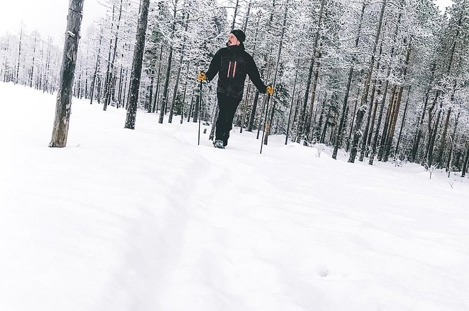 Private Snowshoeing Tour In Pyhätunturi With A Local Guide - A campfire meal from local ingredients
