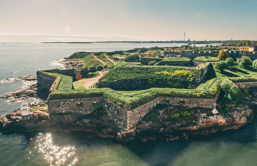 Private tour to Suomenlinna and Helsinki - Choosing between the Visitor Centre and museum
