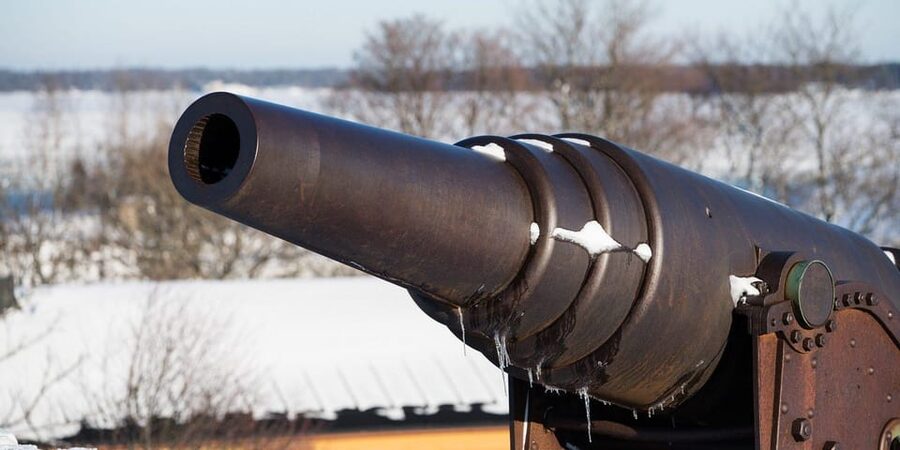 Private tour to Suomenlinna and Helsinki - Starting in Helsinki’s historic center