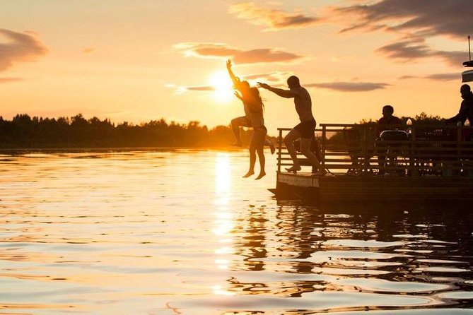 Private Traditional Lakeside Sauna with Midnight Sun - Key points at a glance