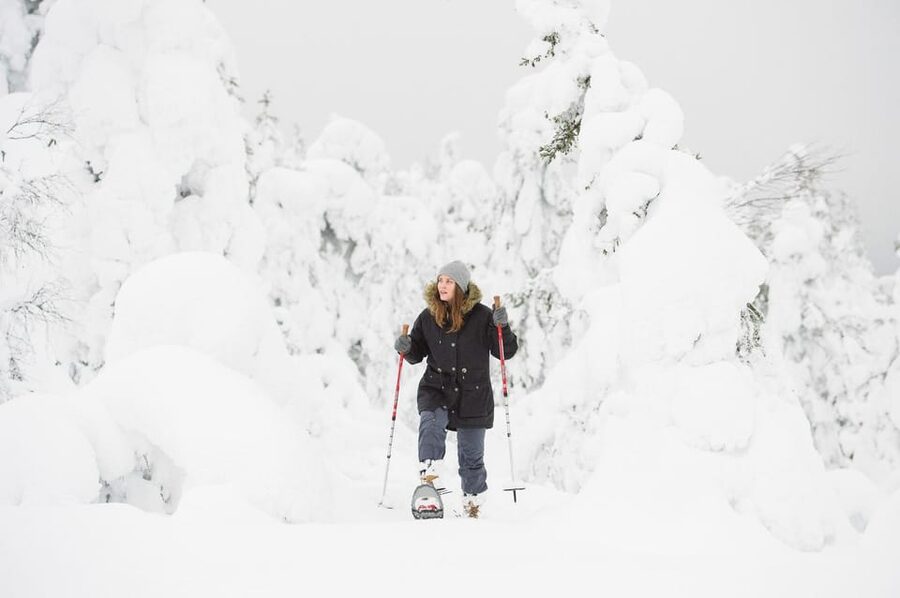 Pyhätunturi: Scenic Snowshoeing Tour in Finnish Lapland - Photographing frost, halos, and Polar night color