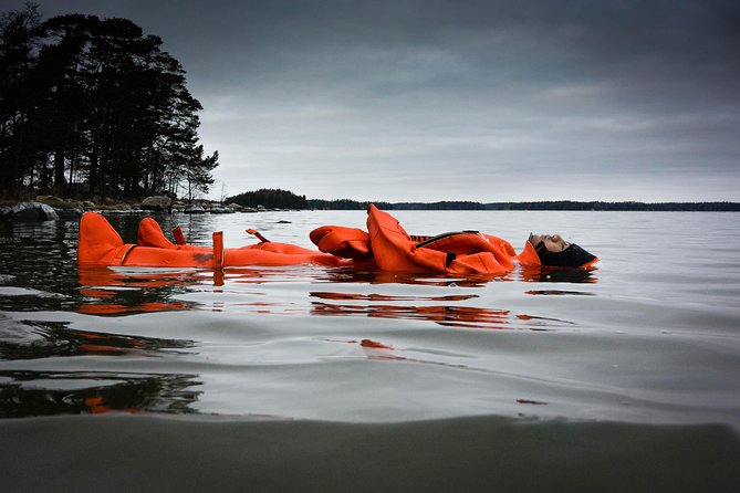 Redrib survival suit experience - Getting to Merisatamanranta 10 at noon