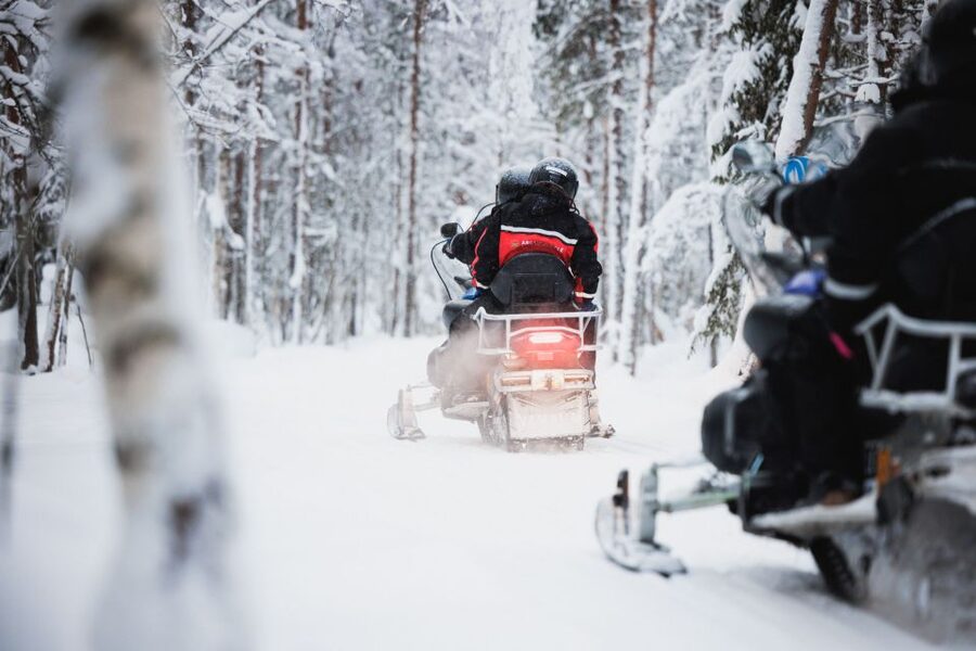 Rovaniemi: Arctic Circle Highlights by Snowmobile - Free time at Santa Claus Village
