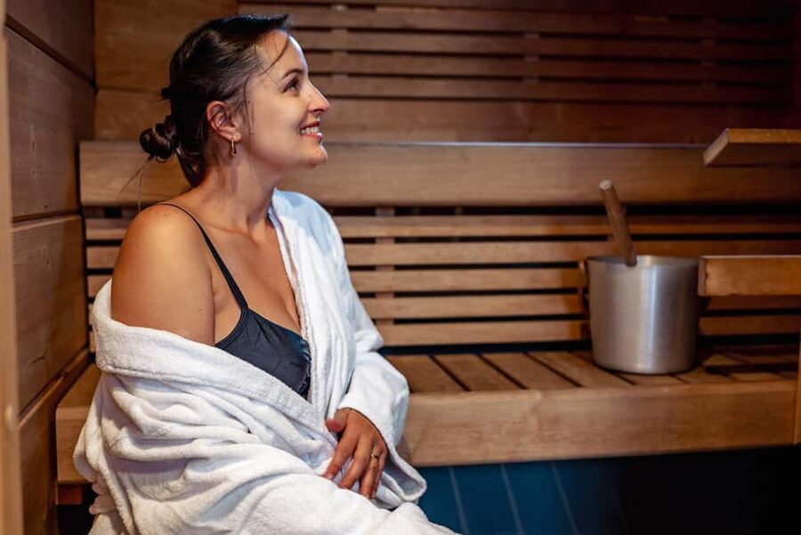 Rovaniemi: Arctic Snow Hotel Tour and Snow Sauna Experience - Warming up in the outdoor jacuzzi