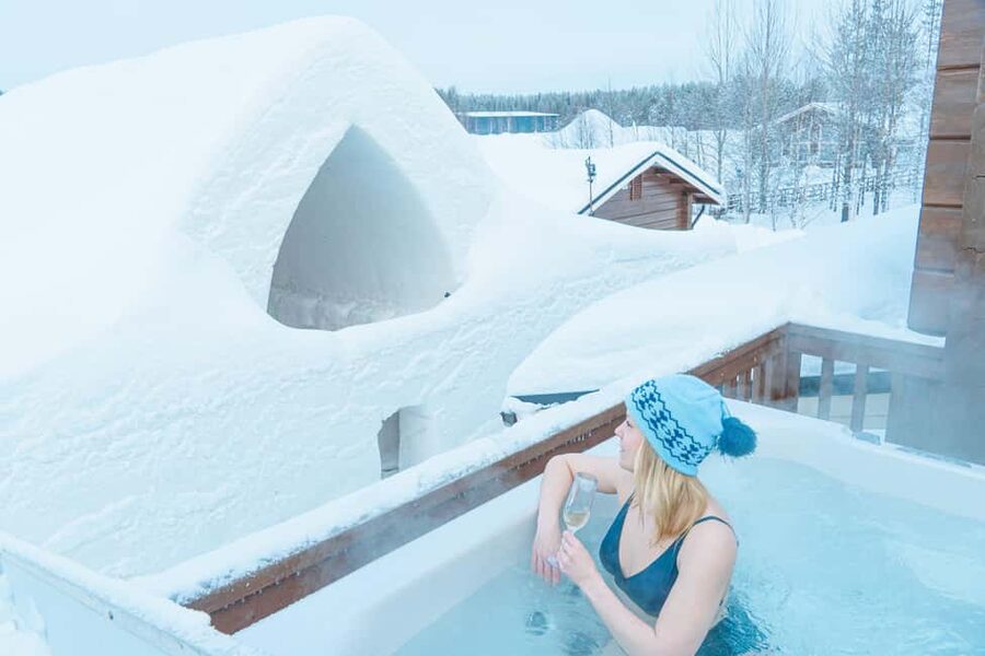 Rovaniemi: Arctic Snow Hotel Tour and Snow Sauna Experience - Entering the Arctic SnowHotel