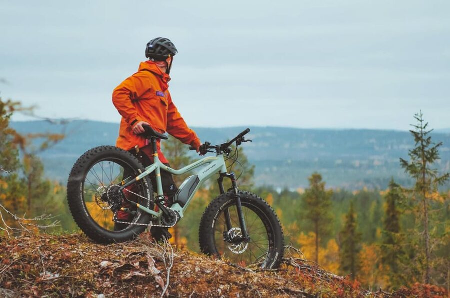 Rovaniemi: Arctic Wilderness & Forests Guided E-Bike Tour - The first forest sections and changing scenery