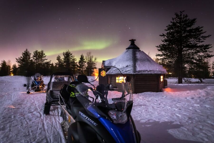 Rovaniemi: Aurora Borealis Snowmobile Safari with Campfire - Staying warm at minus 20 Celsius