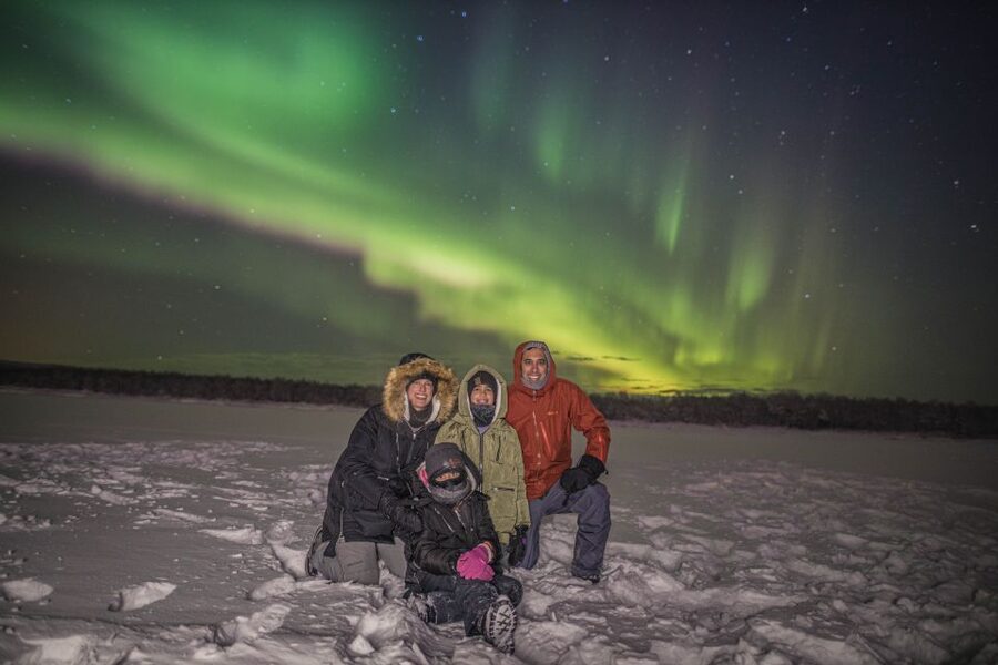 Rovaniemi: Aurora Borealis Tour - Photography help for phones and cameras