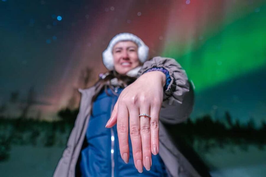 Rovaniemi: Aurora Hunt with Money-Back Guarantee and Photo - Waiting beneath the Arctic sky