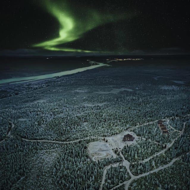 Rovaniemi: Aurora Hunting Tour in the Forest with Hot Drinks - Into the dark forest and across frozen ground