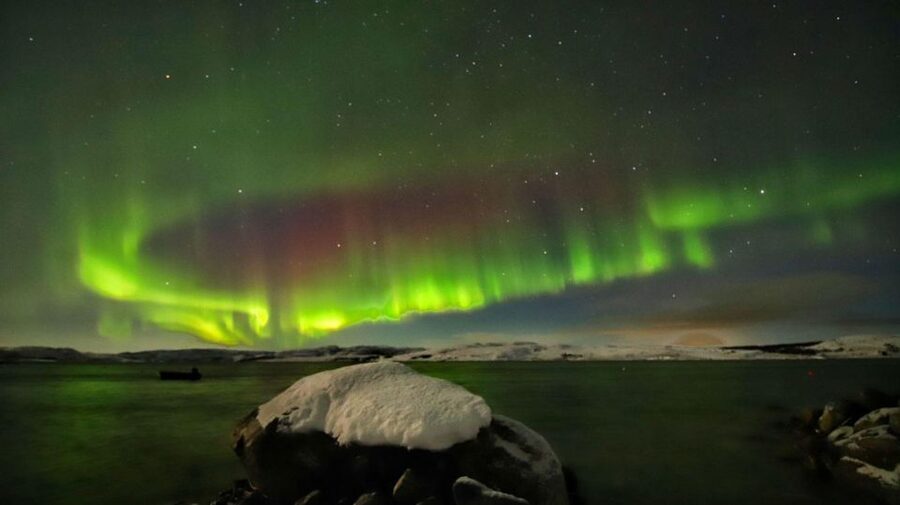 Rovaniemi: Aurora Hunting Tour with Photography by Van - The Van Ride Is Part of the Search