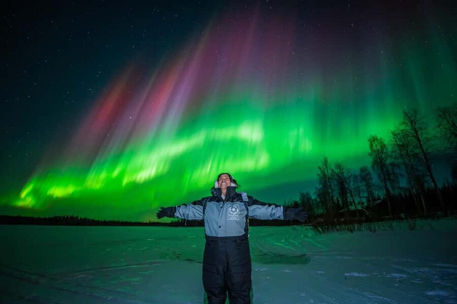 Rovaniemi: Discover the Northern Lights Photography Tour - How the photography help works