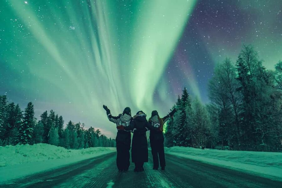 Rovaniemi: Discover the Northern Lights Photography Tour - Starting in Rovaniemi with the right gear