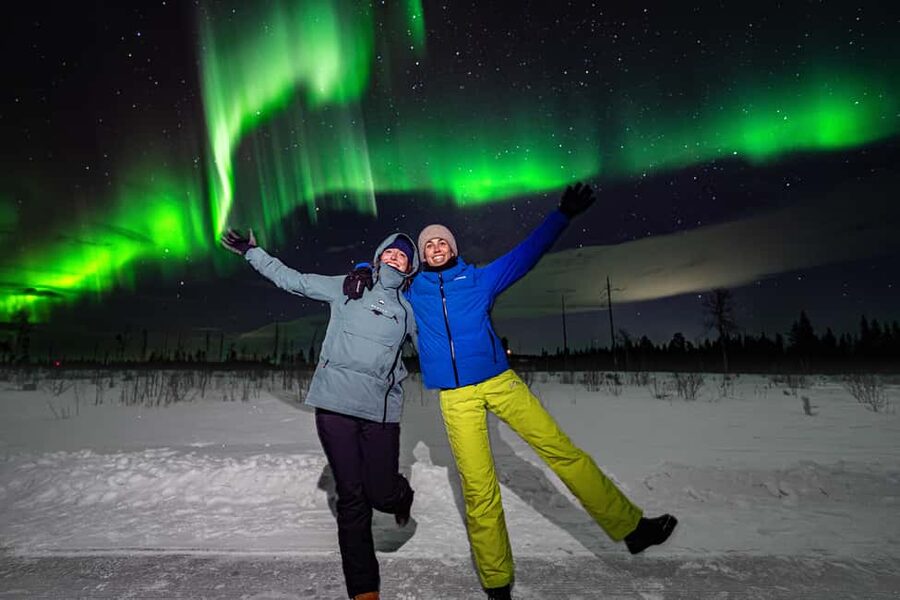 Rovaniemi: Guaranteed Northern Lights Tour with Photos - Stop One: Reading the Sky Near Rovaniemi