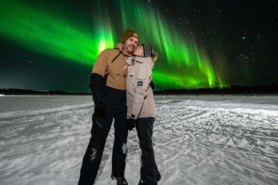 Rovaniemi: Guaranteed Northern Lights Tour with Photos - Waiting Beside a Lake or Campfire