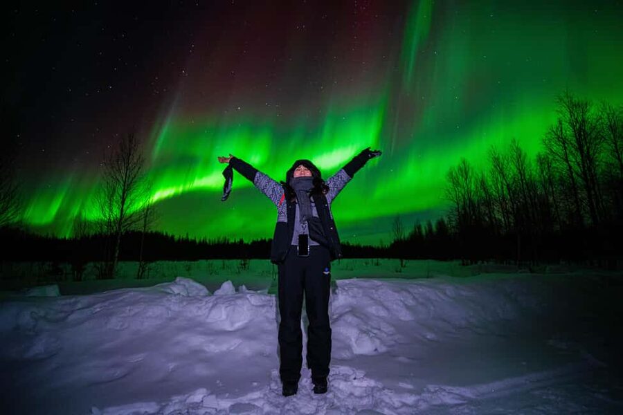 Rovaniemi: Guaranteed Northern Lights Tour with Photos - The Guides Make or Break the Night