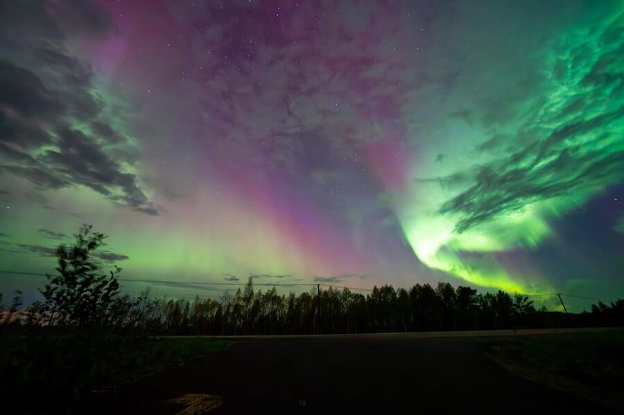 Rovaniemi: Guaranteed Ultimate Aurora Hunt with Photographer - Winter overalls, boots, and waiting outside