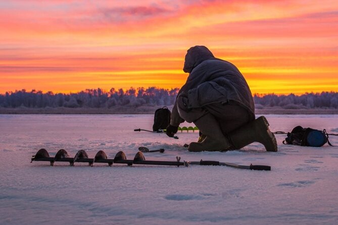 Rovaniemi: Ice Fishing from Private Lakefront Property & BBQ - Reaching the frozen lake