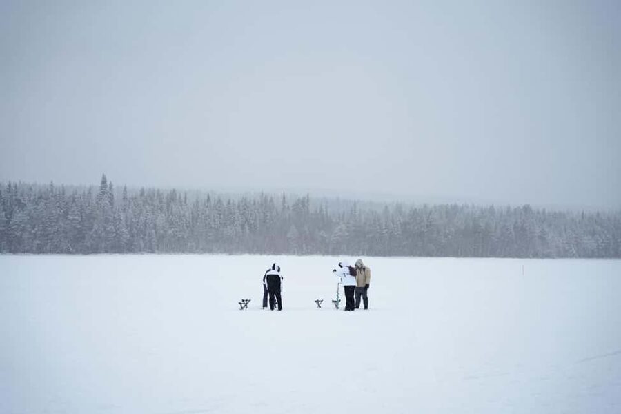 Rovaniemi: Ice Fishing Small Group Tour & Barbeque - Staying warm in Lapland