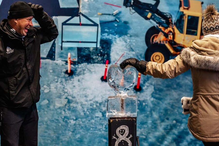 Rovaniemi: Ice sculpting experience - Walking through rooms made from snow and ice